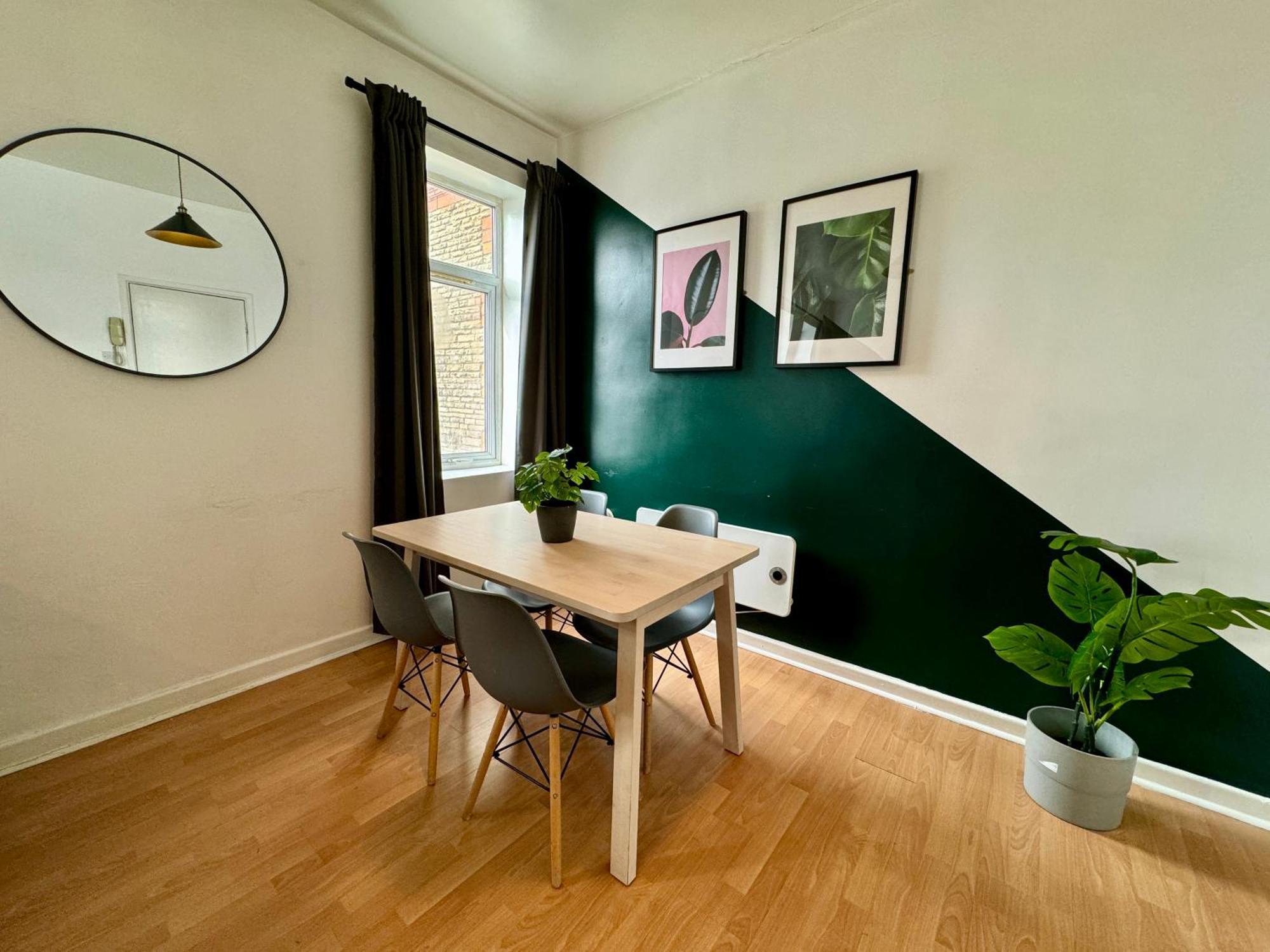 Space For Groups, 10 Mins From Queen St! Cardiff Exterior photo